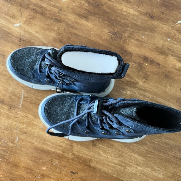 NWT Sorel Boots Kids Boots Size 11 Explorer Waterproof Boots,India Ink/Moonstone - Picture 2 of 4